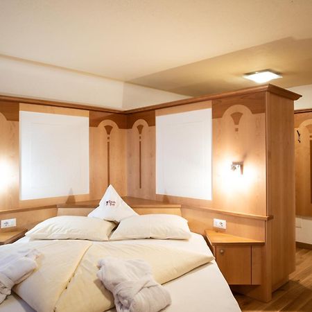 Aktiv- Und Wellnesshotel Traube- Post Curon Venosta Esterno foto