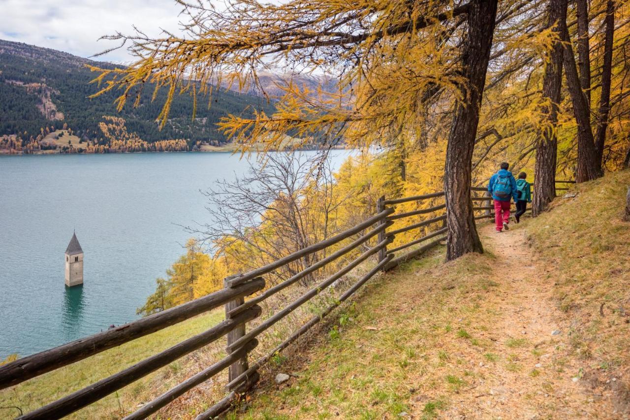 Aktiv- Und Wellnesshotel Traube- Post Curon Venosta Esterno foto