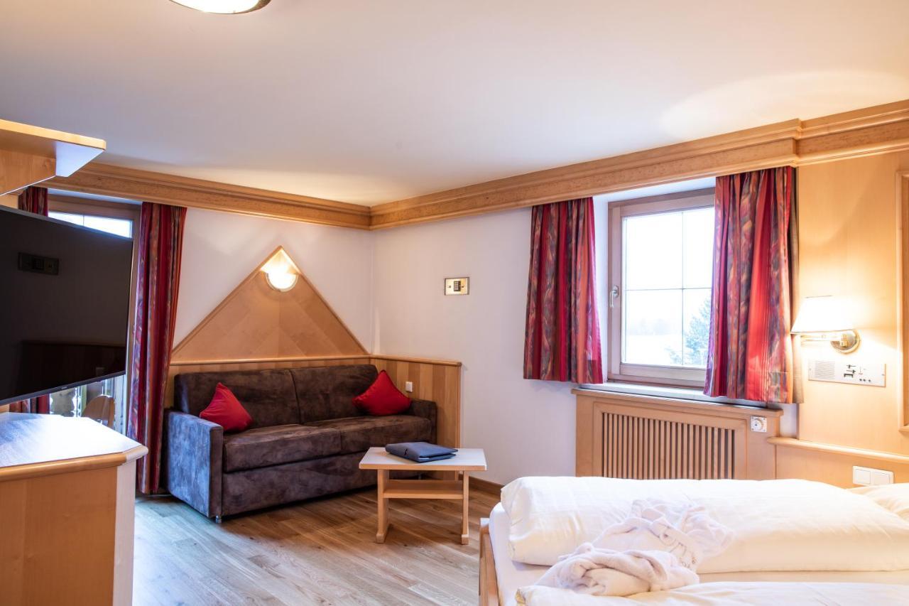 Aktiv- Und Wellnesshotel Traube- Post Curon Venosta Esterno foto