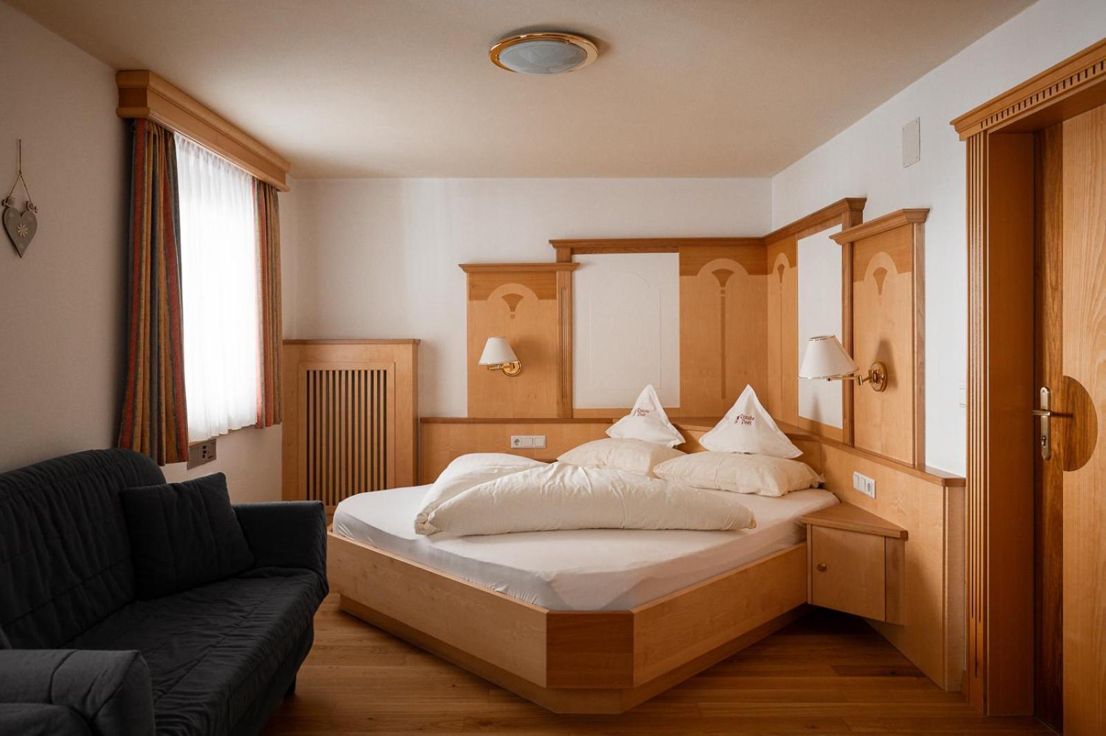 Aktiv- Und Wellnesshotel Traube- Post Curon Venosta Esterno foto