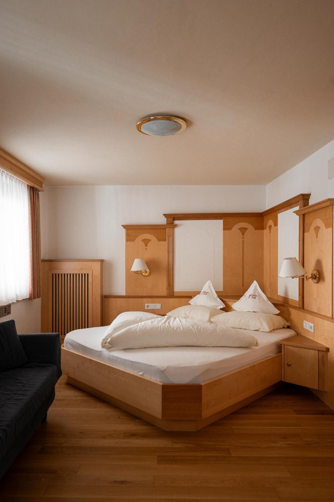 Aktiv- Und Wellnesshotel Traube- Post Curon Venosta Esterno foto