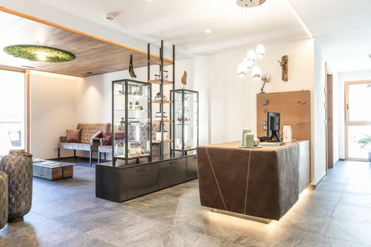 Aktiv- Und Wellnesshotel Traube- Post Curon Venosta Esterno foto