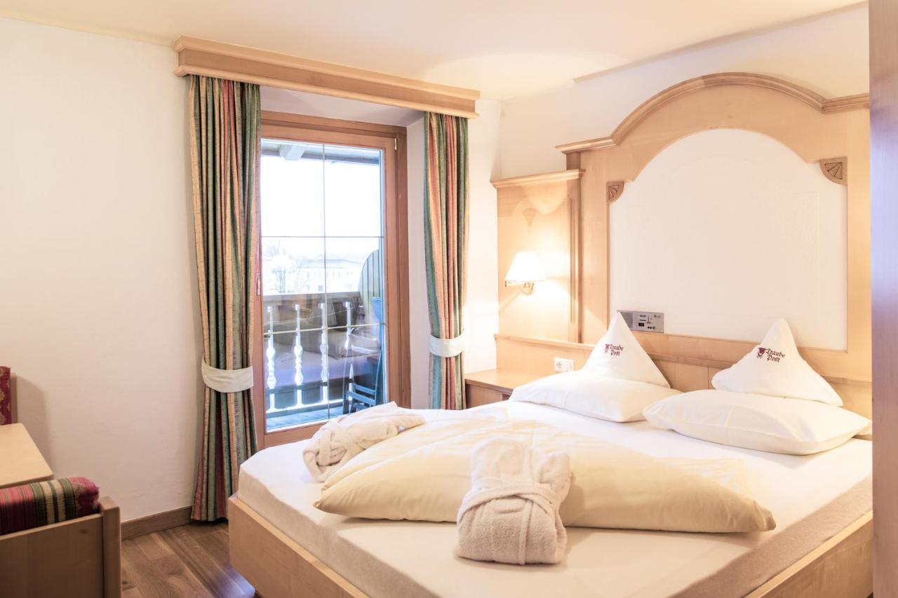Aktiv- Und Wellnesshotel Traube- Post Curon Venosta Esterno foto